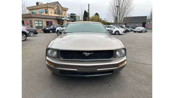 2005 Ford Mustang 2dr Conv Deluxe